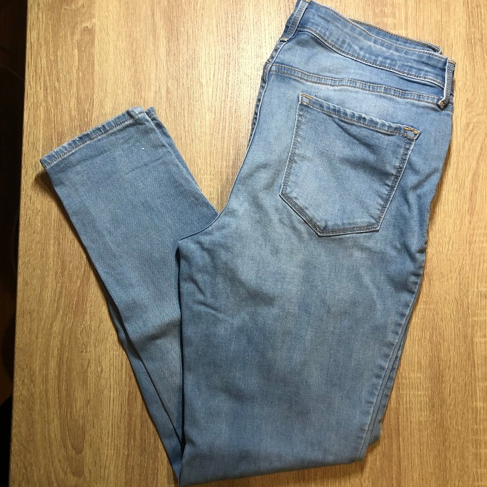 Old navy Rockstar ripped skinny jeans size 14